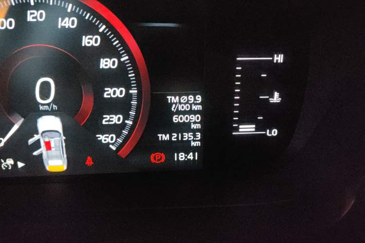 Used Volvo S60 2022 B4 Zhiyi Luxury Edition Odometer Close Up