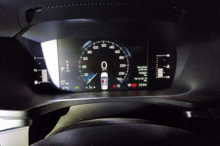 Used Volvo S60 2022 B4 Zhiyi Luxury Edition Odometer Close Up