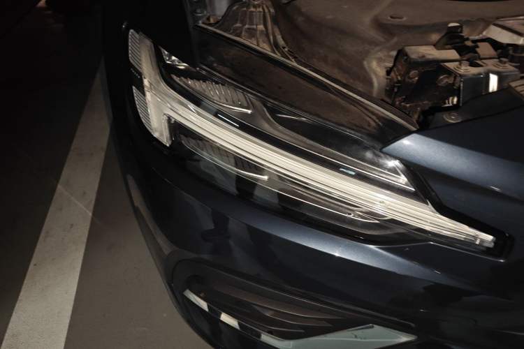 Used Volvo S60 2022 B4 Zhiyi Luxury Edition Right Front Headlight