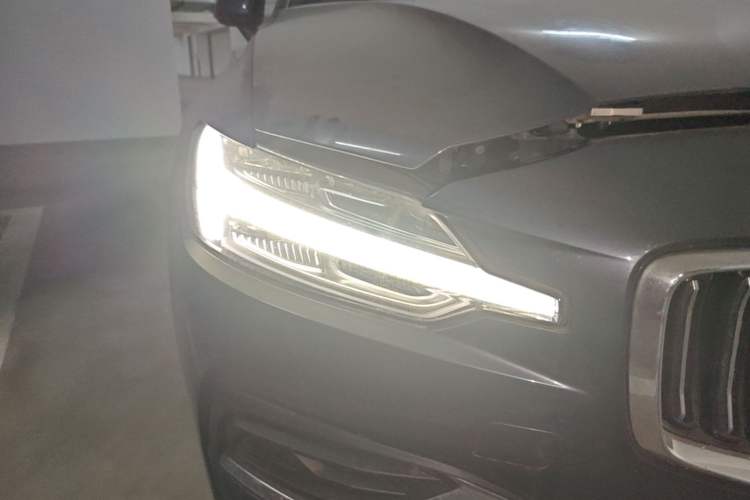 Used Volvo S60 2022 B4 Zhiyi Luxury Edition Right Front Headlight