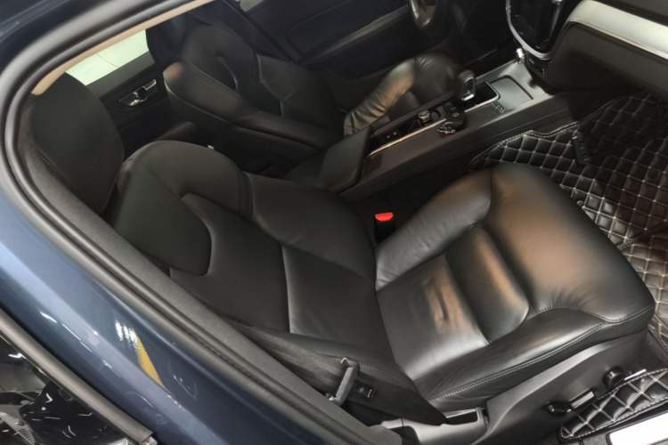 Used Volvo S60 2022 B4 Zhiyi Luxury Edition Right Front Seat