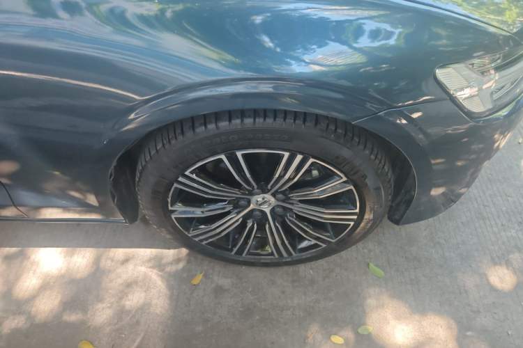 Used Volvo S60 2022 B4 Zhiyuan Luxury Edition Right Front Wheel Hub