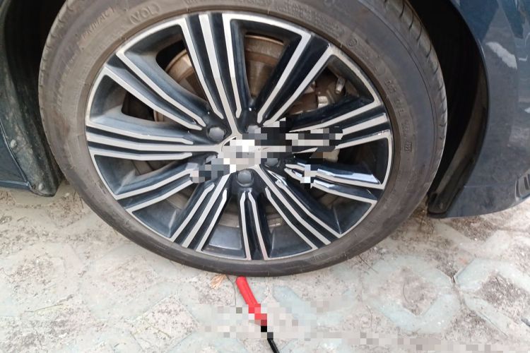 Used Volvo S60 2022 B4 Zhiyuan Luxury Edition Right Front Wheel Hub