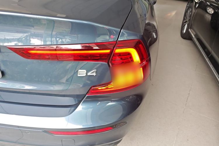 Used Volvo S60 2022 B4 Zhiyuan Luxury Edition Right Rear Taillight
