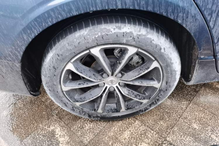 Used Volvo S60 2022 B4 Zhiyi Luxury Edition Right Rear Wheel Hub