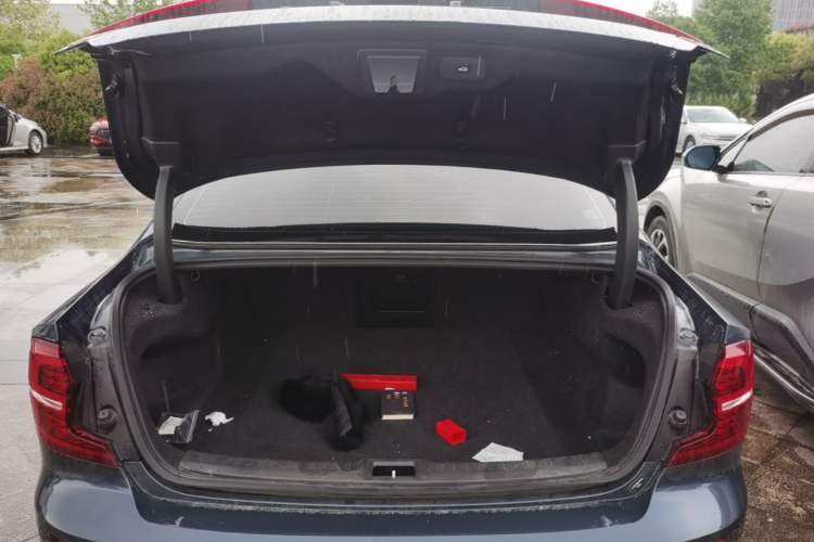 Used Volvo S60 2022 B4 Zhiyi Luxury Edition Trunk