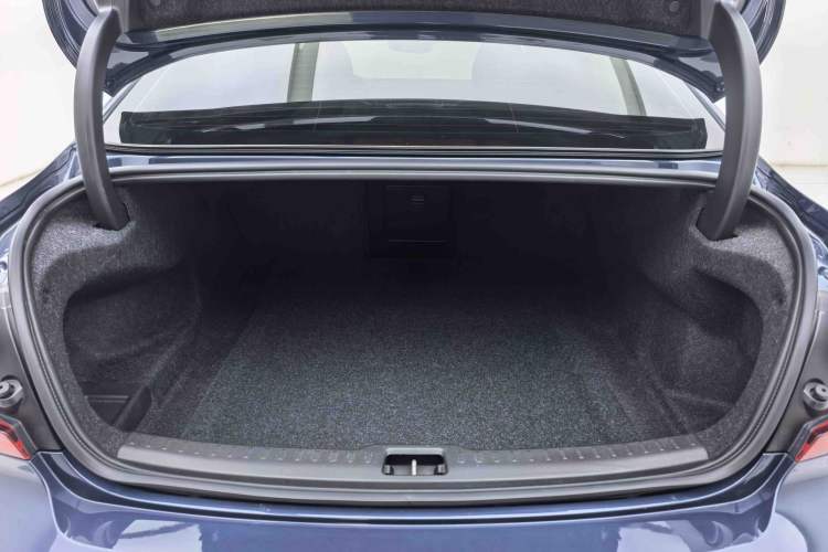 Used Volvo S60 2022 B4 Zhiyuan Luxury Edition Trunk