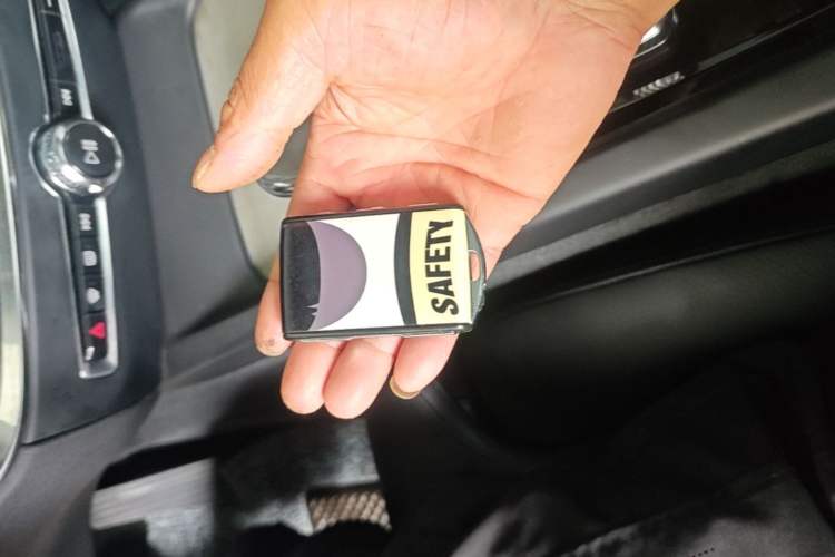 Used Volvo S60 2022 B4 Zhiyuan Luxury Edition Vehicle Key