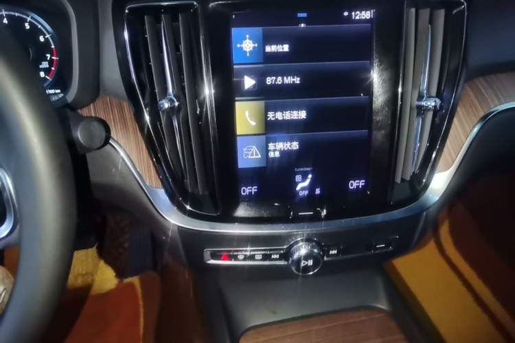 Used Volvo S60 2022 B4 Zhiyuan Luxury Edition Audio And AC Panel