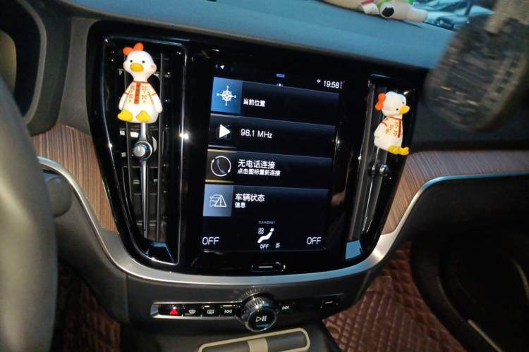 Used Volvo S60 2022 B4 Zhiyuan Luxury Edition Audio And AC Panel