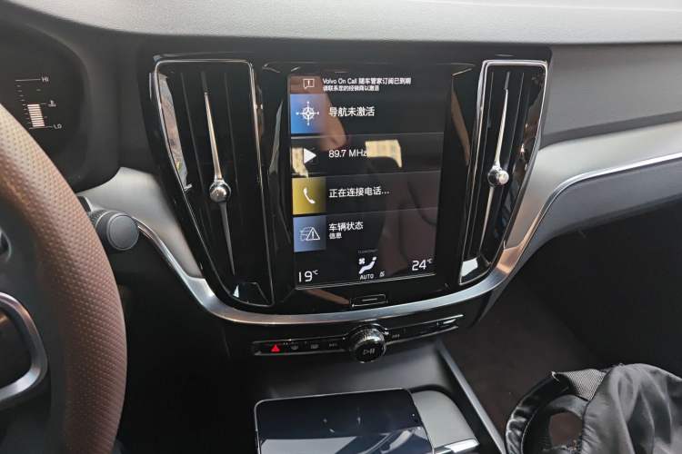 Used Volvo S60 2022 B4 Zhiyi Luxury Edition Audio And AC Panel