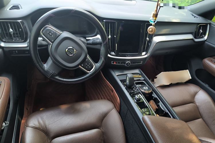 Used Volvo S60 2022 B4 Zhiyi Luxury Edition Center Console