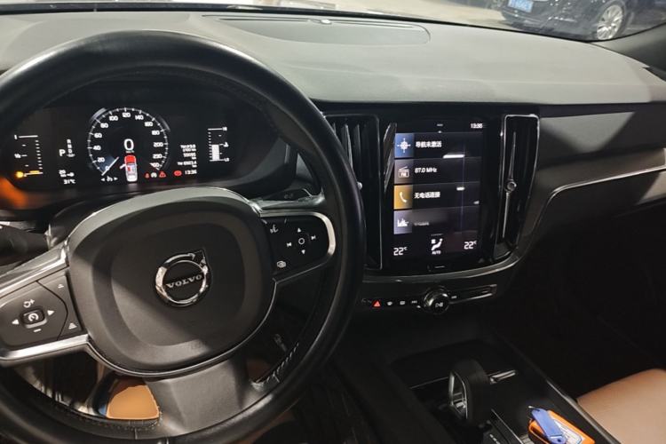 Used Volvo S60 2022 B4 Zhiyi Luxury Edition Center Console