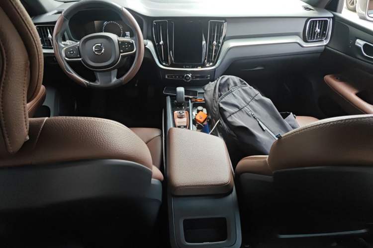 Used Volvo S60 2022 B4 Zhiyi Luxury Edition Center Console