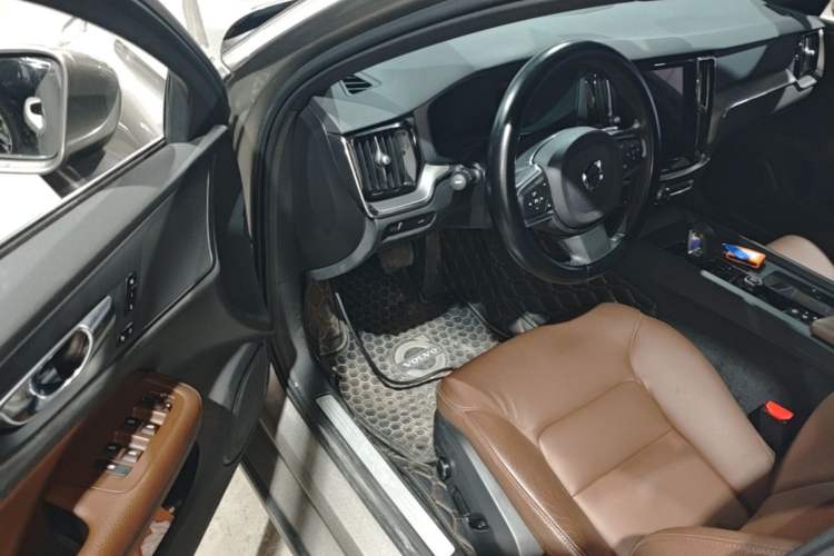 Used Volvo S60 2022 B4 Zhiyi Luxury Edition Driver Seat