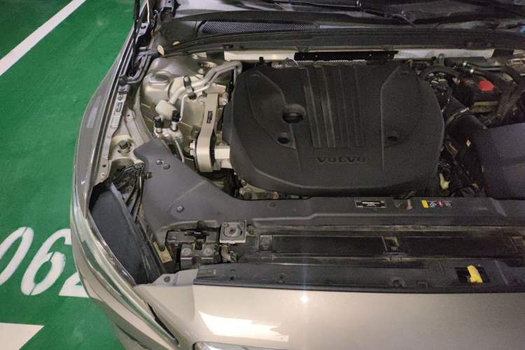 Used Volvo S60 2022 B4 Zhiyi Luxury Edition Engine Bay Right