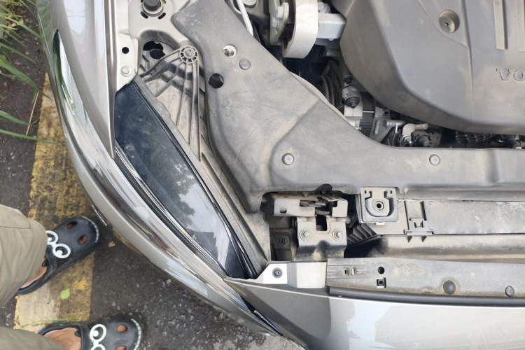 Used Volvo S60 2022 B4 Zhiyuan Luxury Edition Engine Bay Right