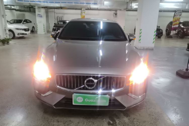 Used Volvo S60 2022 B4 Zhiyuan Luxury Edition Front