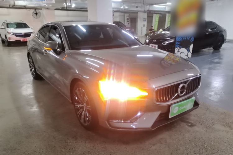 Used Volvo S60 2022 B4 Zhiyuan Luxury Edition Front Right 45 Deg