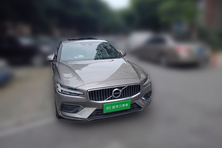 Used Volvo S60 2022 B4 Zhiyuan Luxury Edition Front Right 45 Deg