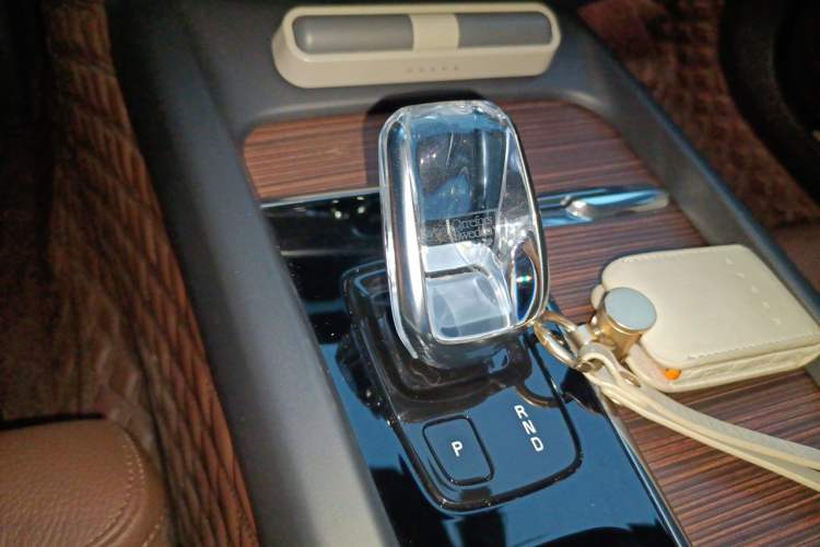 Used Volvo S60 2022 B4 Zhiyuan Luxury Edition Gear Lever