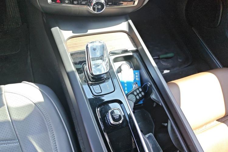 Used Volvo S60 2022 B4 Zhiyuan Luxury Edition Gear Lever