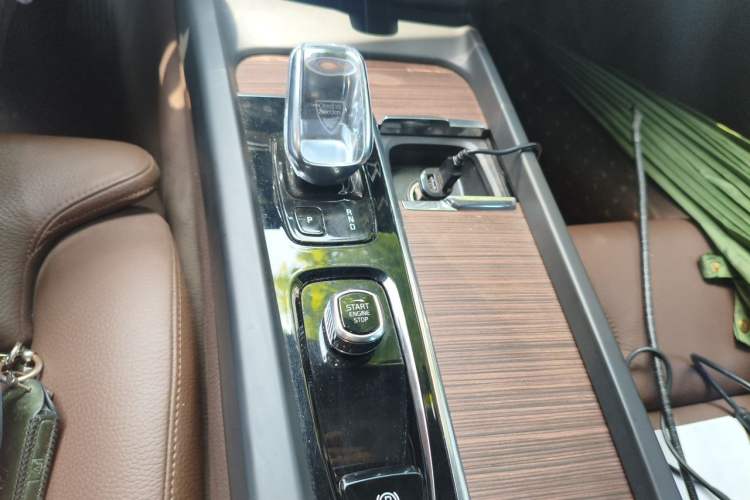 Used Volvo S60 2022 B4 Zhiyuan Luxury Edition Gear Lever