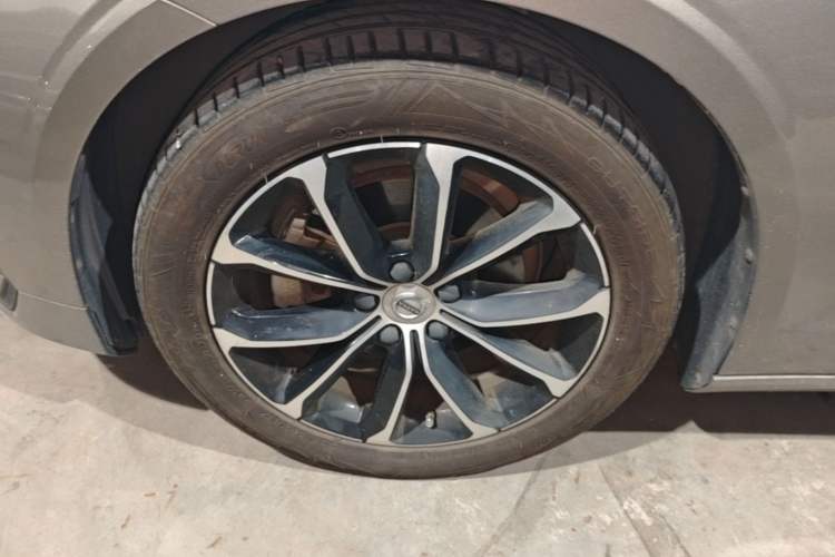 Used Volvo S60 2022 B4 Zhiyi Luxury Edition Left Front Wheel Hub