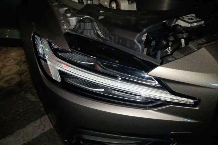 Used Volvo S60 2022 B4 Zhiyuan Luxury Edition Right Front Headlight