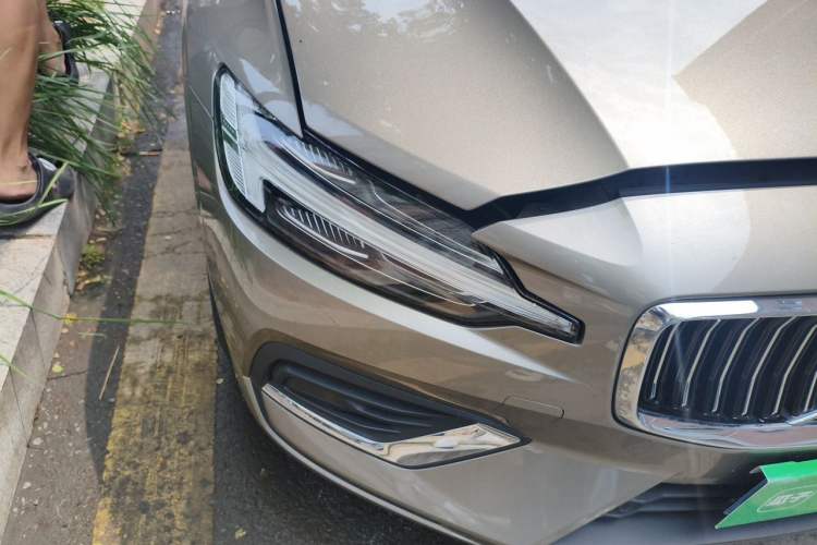Used Volvo S60 2022 B4 Zhiyuan Luxury Edition Right Front Headlight