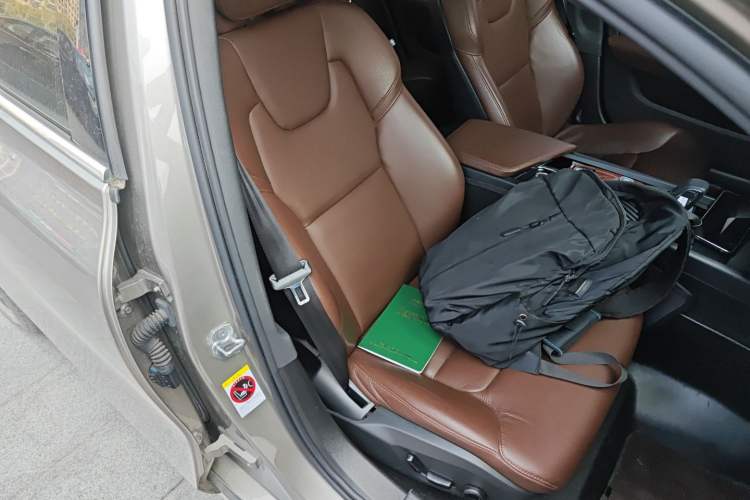 Used Volvo S60 2022 B4 Zhiyi Luxury Edition Right Front Seat