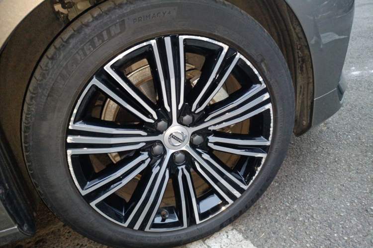 Used Volvo S60 2022 B4 Zhiyuan Luxury Edition Right Front Wheel Hub