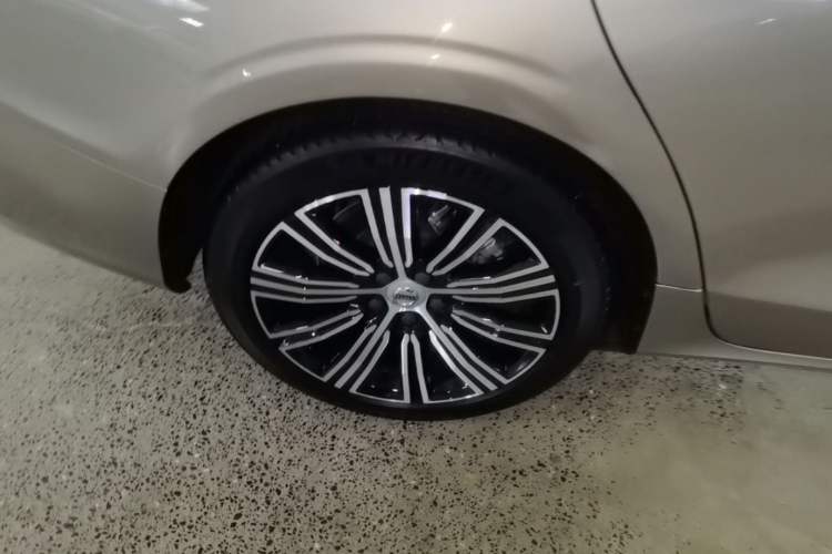 Used Volvo S60 2022 B4 Zhiyuan Luxury Edition Right Rear Wheel Hub