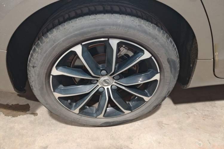 Used Volvo S60 2022 B4 Zhiyi Luxury Edition Right Rear Wheel Hub
