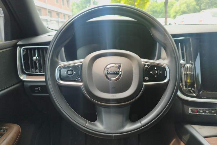Used Volvo S60 2022 B4 Zhiyuan Luxury Edition Steering Wheel