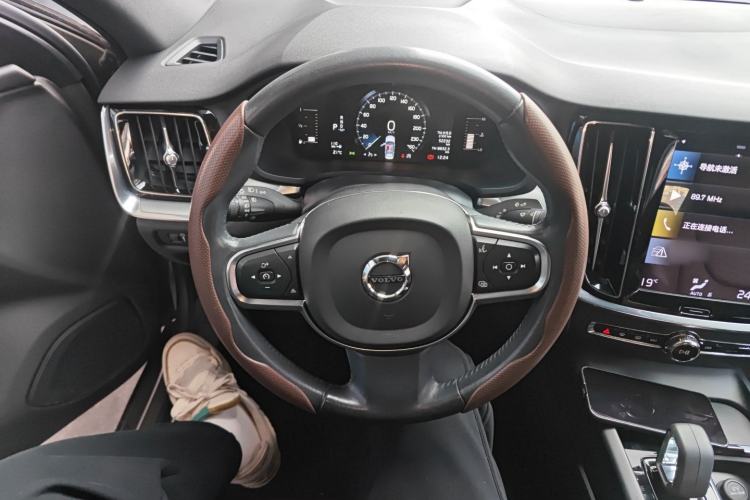 Used Volvo S60 2022 B4 Zhiyi Luxury Edition Steering Wheel