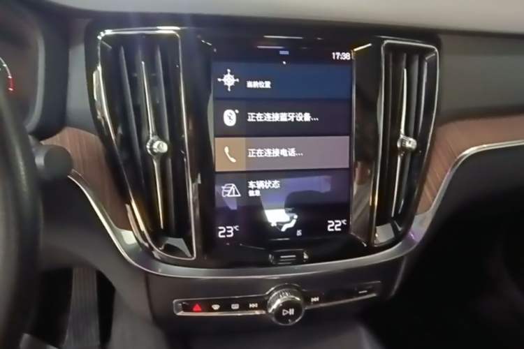 Used Volvo S60 2022 B4 Zhiyuan Luxury Edition Audio And AC Panel