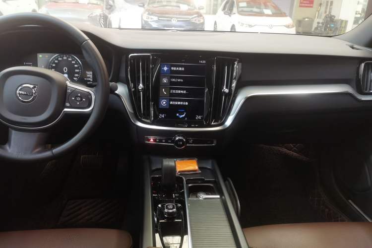 Used Volvo S60 2022 B4 Zhiyi Luxury Edition Audio And AC Panel