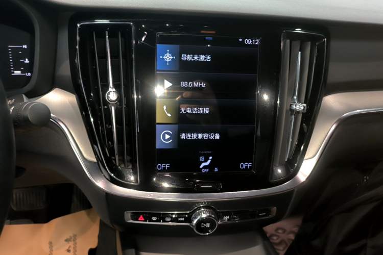 Used Volvo S60 2022 B4 Zhiyi Luxury Edition Audio And AC Panel