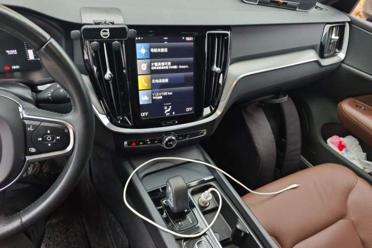 Used Volvo S60 2022 B4 Zhiyi Luxury Edition Audio And AC Panel