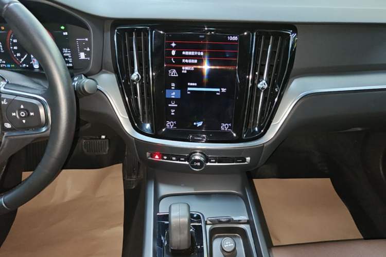 Used Volvo S60 2022 B4 Zhiyi Luxury Edition Audio And AC Panel