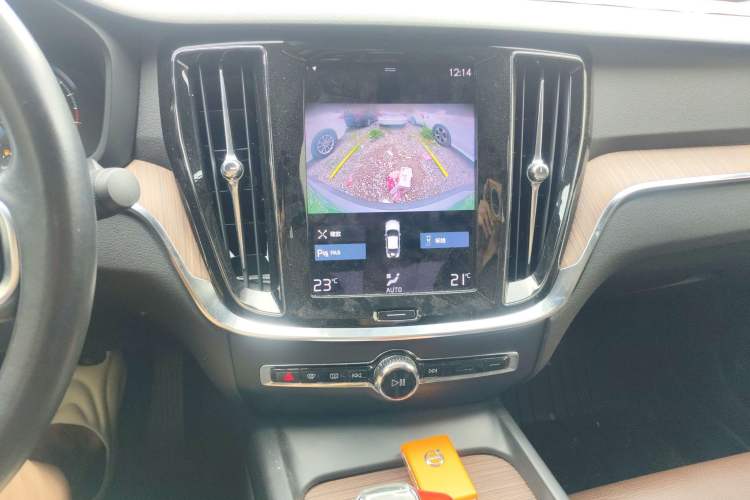 Used Volvo S60 2022 B4 Zhiyuan Luxury Edition Audio And AC Panel