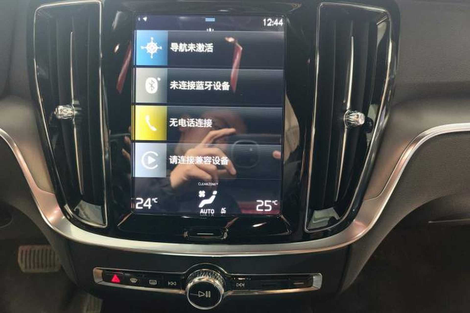 Used Volvo S60 2022 B4 Zhiyi Luxury Edition Audio And AC Panel