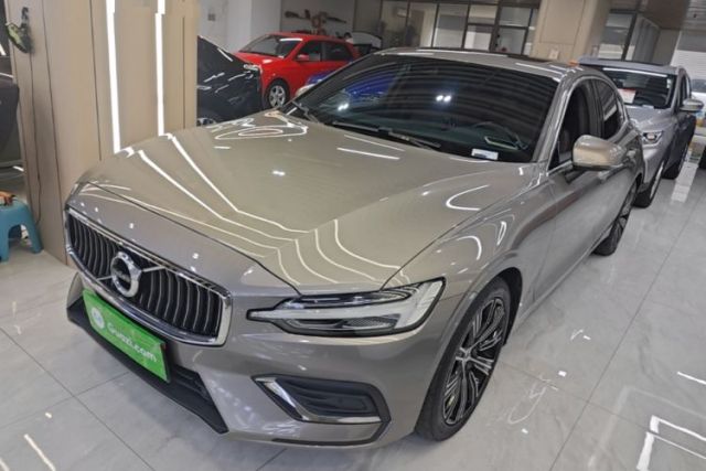 Used Volvo S60 2022 B4 Zhiyuan Luxury Edition