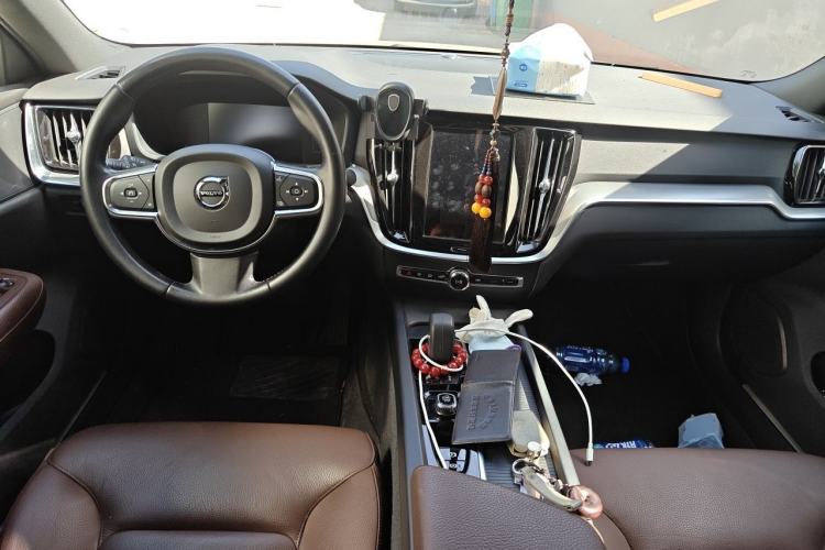 Used Volvo S60 2022 B4 Zhiyi Luxury Edition Center Console