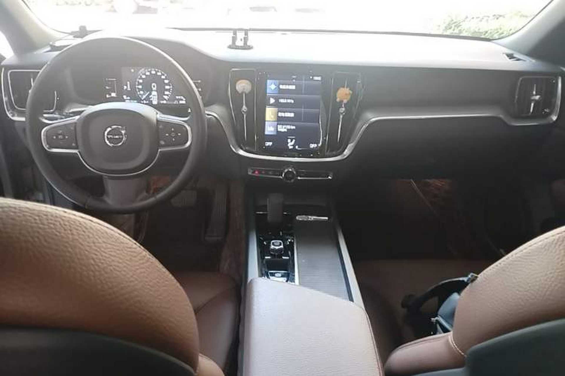 Used Volvo S60 2022 B4 Zhiyi Luxury Edition Center Console