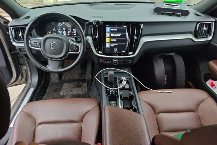 Used Volvo S60 2022 B4 Zhiyi Luxury Edition Center Console