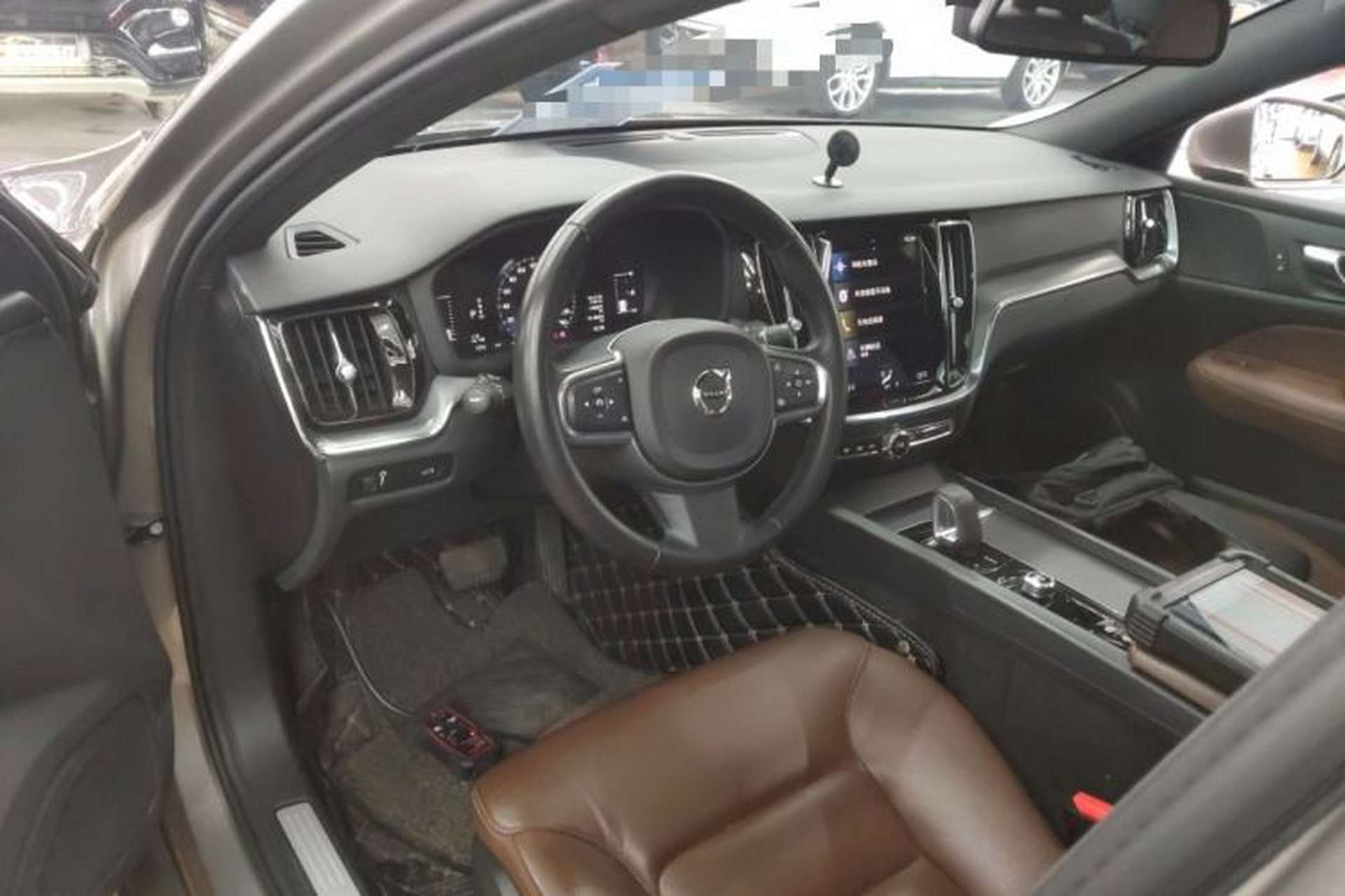 Used Volvo S60 2022 B4 Zhiyi Luxury Edition Center Console