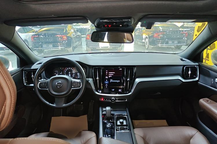 Used Volvo S60 2022 B4 Zhiyi Luxury Edition Center Console