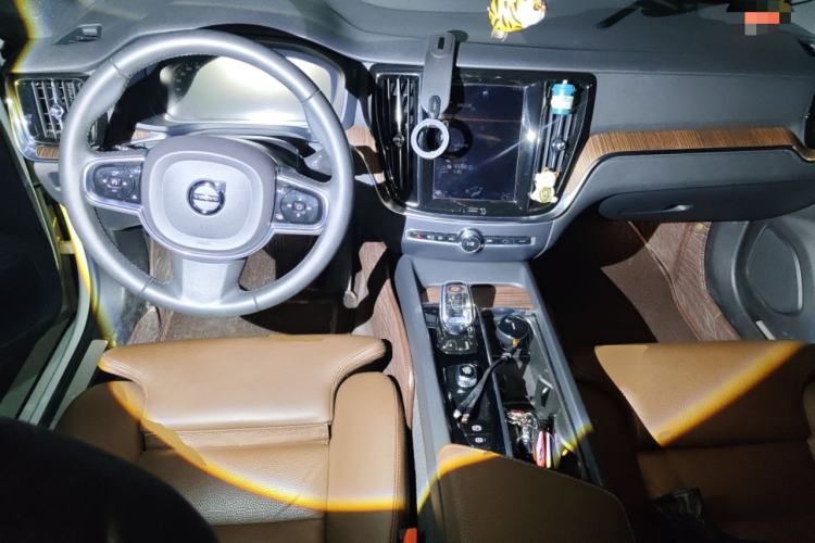 Used Volvo S60 2022 B4 Zhiyuan Luxury Edition Center Console
